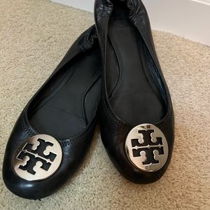 Tory Burch Reva flat black with silver logo